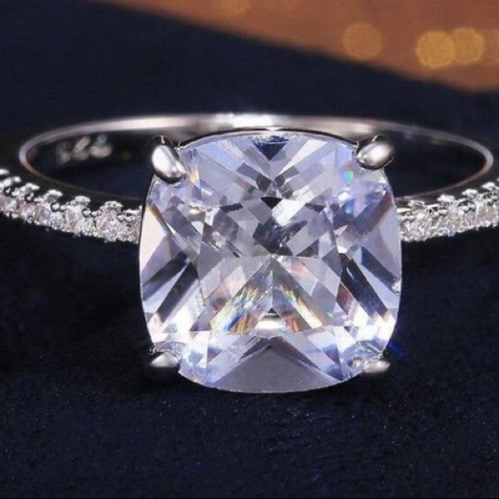 Cushion cut sterling silver ring - Picture 2 of 4